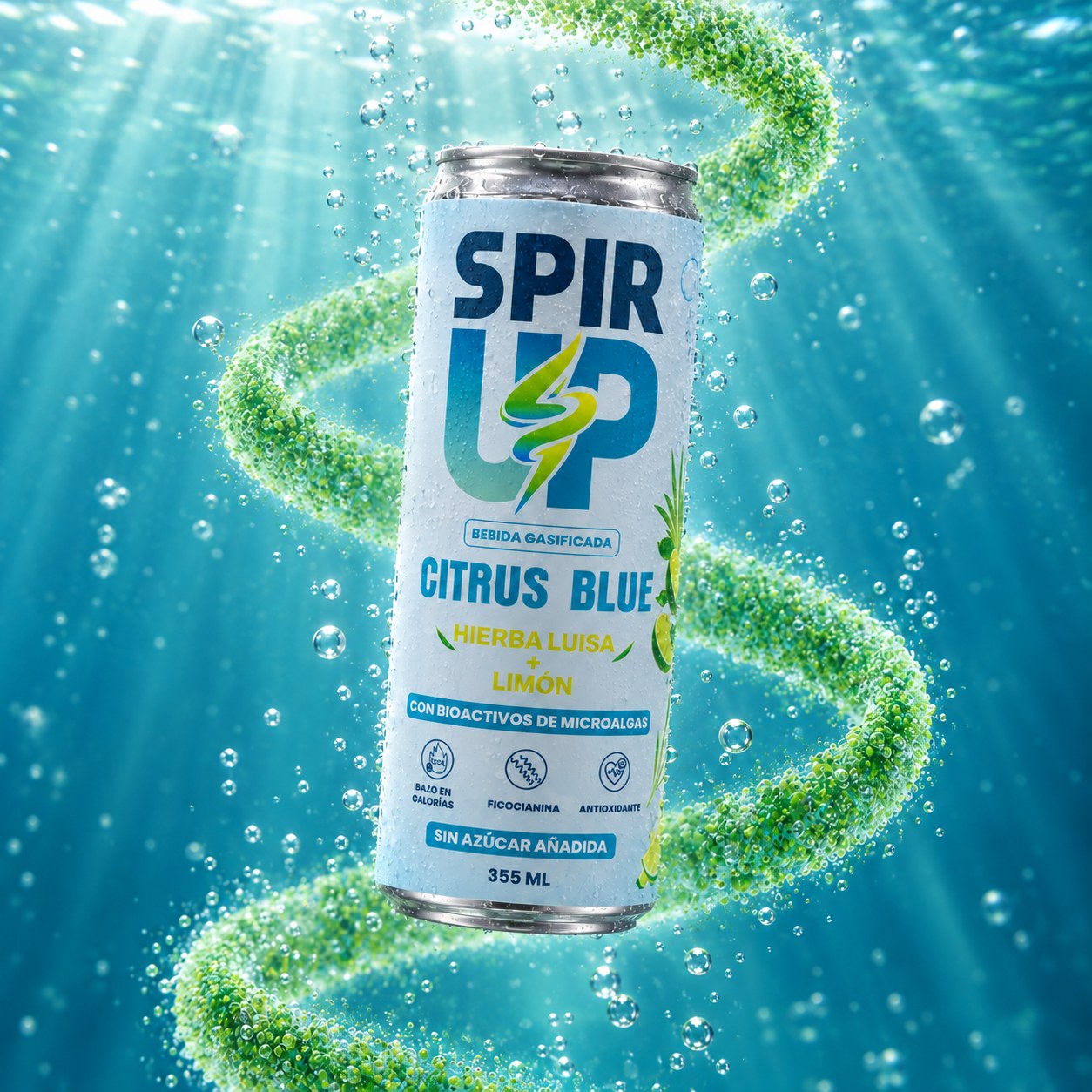 Lata Spir Up Citrus Blue bajo el agua rodeada de microalgas